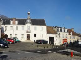 Écouen ville renovation locale